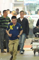 组图：张宇来京风采不再满头白发