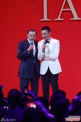 组图：刘德华西装领结变王子 生日愿望再添丁