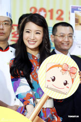 组图：林依晨清纯亮相 称将带男友见家人