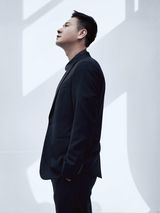 组图：连奕名时尚大叔范 成熟魅惑