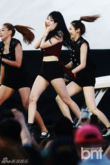 组图：f(x)BEAST等参加DMZ世界和平演唱会