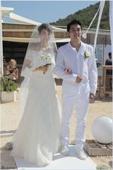 高清图：梁咏琪西班牙感动完婚 婚后不隐退力赞丈夫