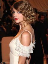 高清组图：纽约大都会庆典 斯威夫特白裙圣洁