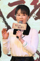 组图：《对不起我爱你》锦荣拍亲热戏不需报备