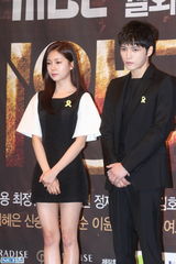 独家高清：金在中林时完帅气宣传《Triangle》