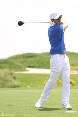 组图：黄晓明唐季礼高尔夫邀请赛帅气挥杆