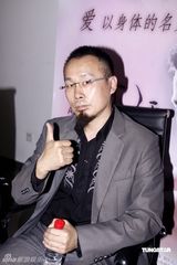 幻灯图：明道首次触电挑战裸戏 夏雨揭露“潜规则” 