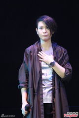 组图：刘若英分享爱情体会 自曝恋爱失败多次