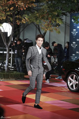 独家高清：GD获年度时尚大奖 李钟硕等亮相红毯