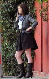 幻灯图集：安妮-海瑟薇新片变身机车女