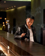 高清图：张涵予展示不羁气质 化身冷峻思想者