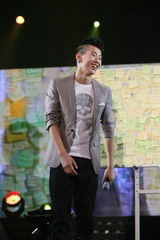 高清图：朴宰范粉丝见面会 歌迷热情气氛热烈