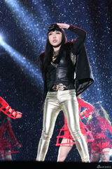 组图：“中国好声音”世界巡演 南京雨中华丽起航