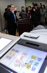 组图：韩国科学搜查院公布张紫妍信件笔迹鉴定结果