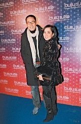 组图：杨受成儿子开新店 不雅照女星携男友捧场