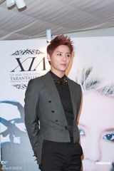 组图：金俊秀即将唱响香江 期待购物欣赏海景