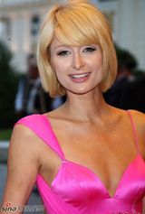 高清组图：希尔顿艳丽粉裙亮相