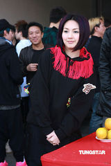 幻灯：劲歌颁奖礼拜神 四大公司歌手缺席杨千嬅失落