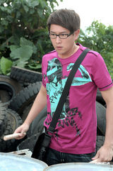 组图：伍咏薇新剧要大打出手 与商天娥抢男主角 