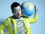 幻灯图：郑恺拍摄环保大片 称爱地球就是爱自己