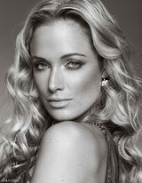 组图：“刀锋战士”超模女友生前性感写真