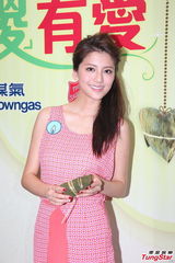 组图：吴千语出席活动性感着装秀厨艺