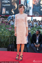 组图：《零点定理》首映 梅兰尼挺大肚亮相