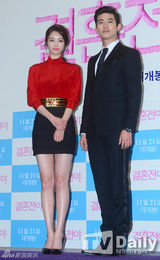 组图：李妍熙玉泽演助阵新片 四对情侣亮相