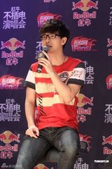 组图：唐朝老五助阵不插电演唱会 胡夏飞儿加盟