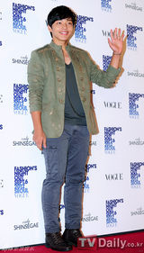 组图：尹恩惠BoA等出席活动火辣身材大比拼