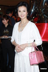 组图：谢玲玲着急当婆婆 自曝送红包贺霍启刚结婚