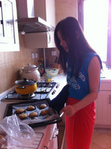 高清:黄圣依夏日家居照曝光 亲自下厨显现质朴一面