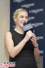 组图：凯特-温丝莱特香港现身 为名表开业剪彩