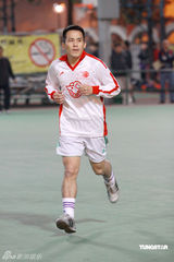 高清组图：尹志强纪念赛再度举行 米雪黑衣现身情绪稳定 