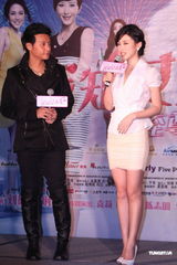 组图：《女人心》上海首映 刘德华巩俐解说情圣女王 