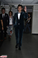 组图：陈柏霖获金钟奖视帝 吴奇隆为其颁奖