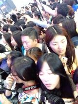 组图：金秀贤活动现场人山人海 取消后又现身