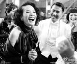 组图：曝舒淇旧剧照豪放喝酒 性感似梦露