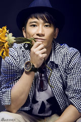 组图：袁子皓时尚大片曝光 尽显青春流行元素