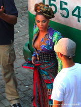 幻灯：碧昂斯与艾丽西亚合作新曲 拍MV比拼性感