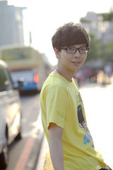 组图：胡夏带粉丝游台湾 新歌夺冠喜事临门