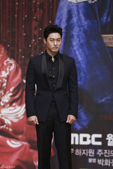 独家：河智苑朱镇模等亮相新剧《奇皇后》发布