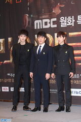 独家高清：金在中林时完帅气宣传《Triangle》