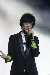 组图：许嵩新专辑发布会 加盟新东家海蝶音乐