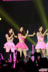 组图：少女时代香港开唱 劲歌热舞齐秀美腿