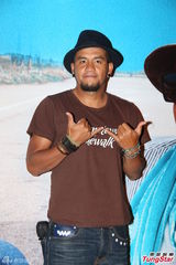 高清图：张震岳香港开唱民族风 谢安琪等助阵