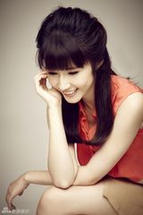 组图：方安娜清新写真诠释知性美