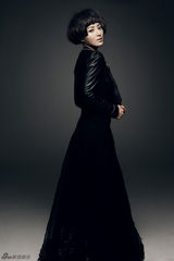 组图：陈廷嘉黑色写真显神秘 御姐范儿彰显质感 