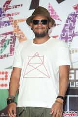 组图：陈绮贞结婚无着落 张震岳猛健身晒成黑炭