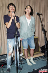 组图：林宥嘉排练现场甩发 举手投足显媚态